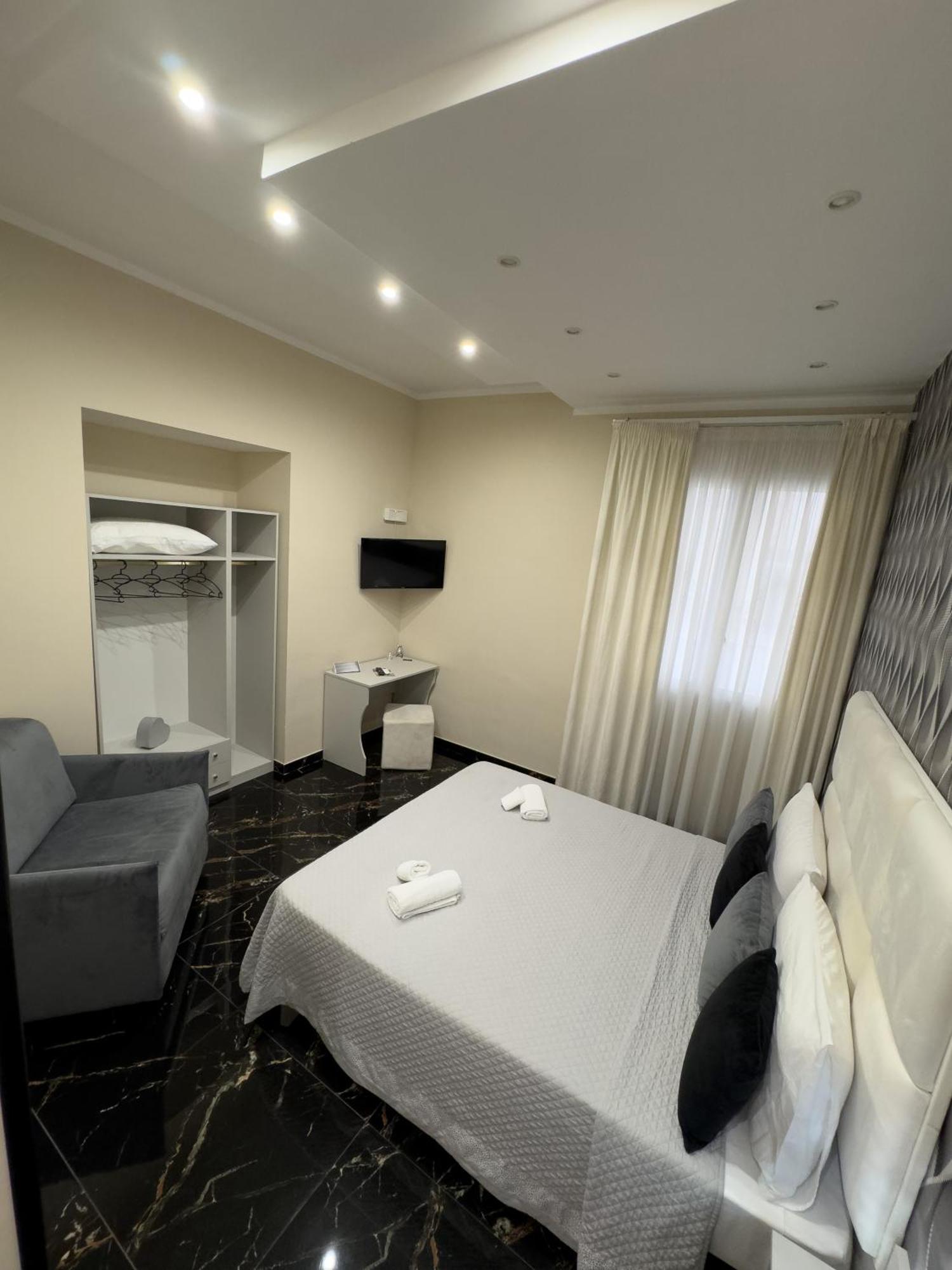 My Luxury Couette-café Naples